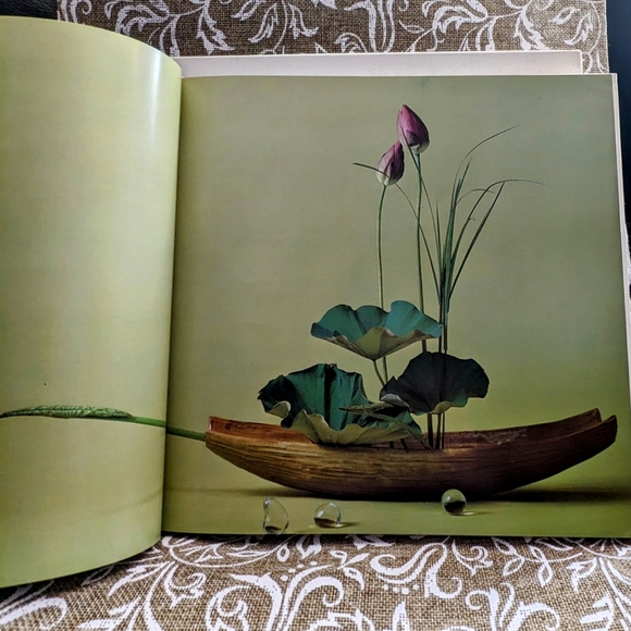 Ikebana "Poesy in life through flowers" by Norika Ohno 1980 Book & Slipcover - Picture 3 of 7